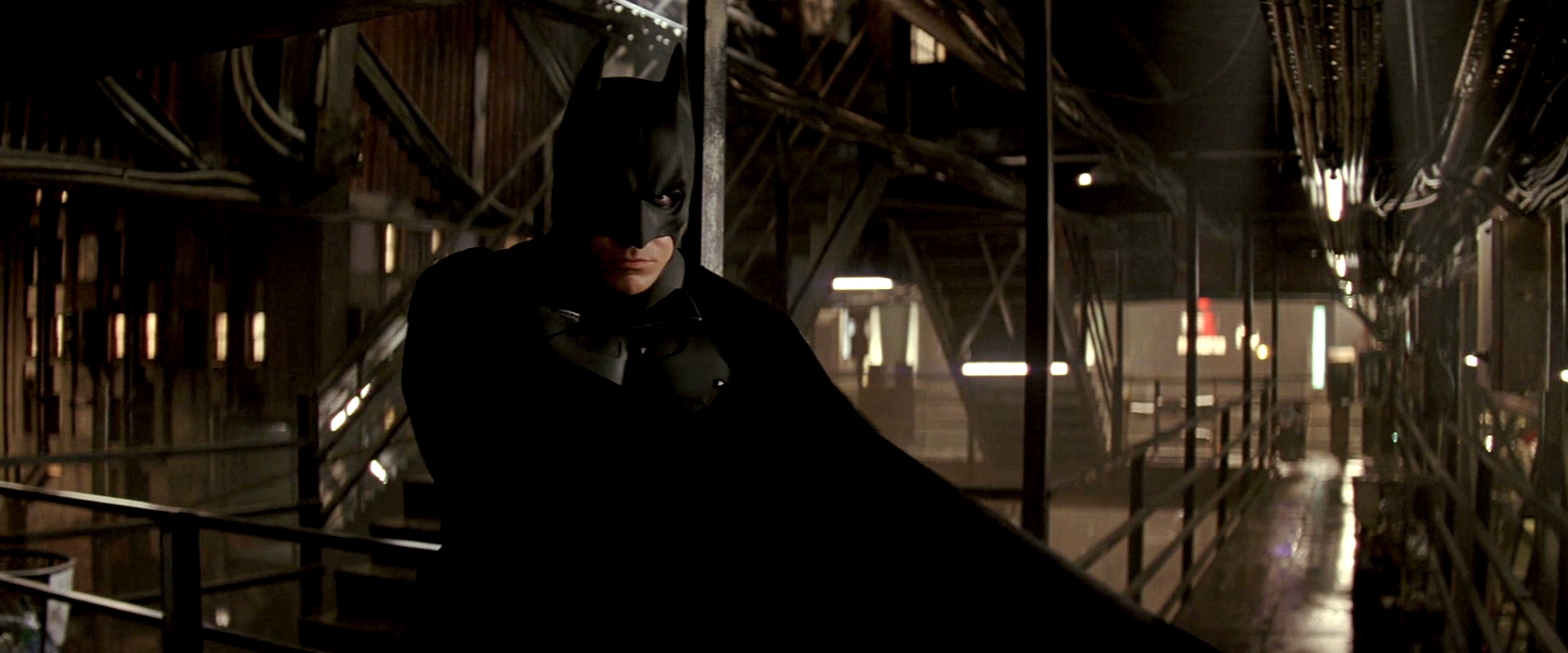 Batman Begins: Christian Bale aveva troppa massa muscolare per entrare nel costume