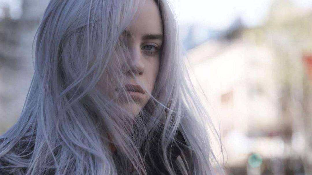 No time to Die: Billie Eilish canta per la prima volta il brano ai BRIT Awards