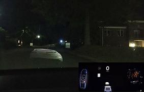 Autopilot: basta un proiettore per mandare completamente in tilt la guida autonoma di Tesla