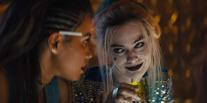 Jurnee Smollett-Bell e Margot Robbie in una scena del film