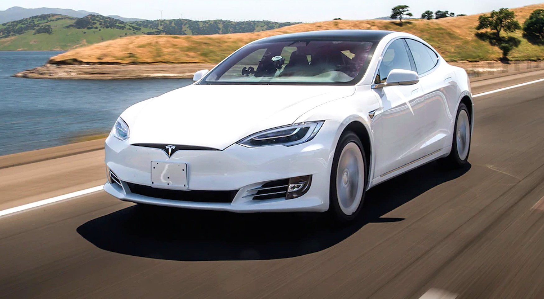 Tesla ha disabilitato da remoto la guida autonoma in una Model S acquistata usata