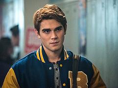 Riverdale, K. J. Apa sarà Archie Andrews per i prossimi tre anni