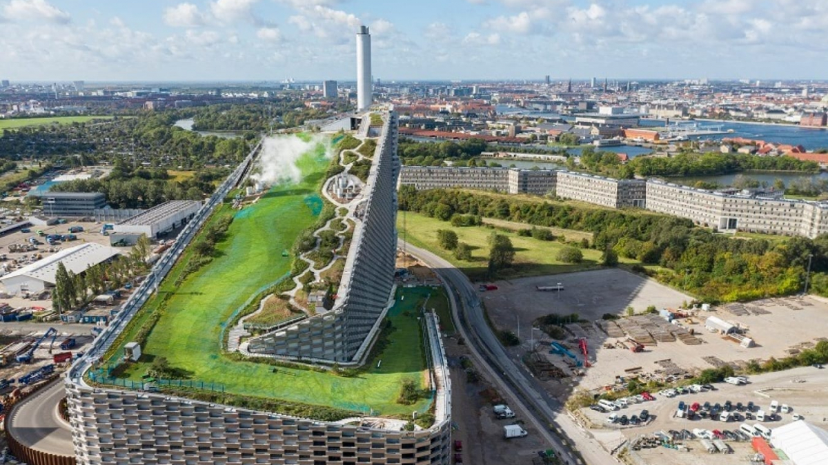 Copenhill: scopriamo il termovalorizzatore che ospita una pista da sci