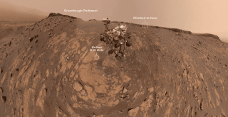 Curiosity si scatta un selfie prima dell’arrampicata da record