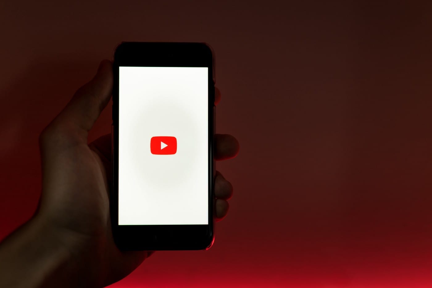 Youtube: record di visite, ma il compenso degli youtuber crolla a picco