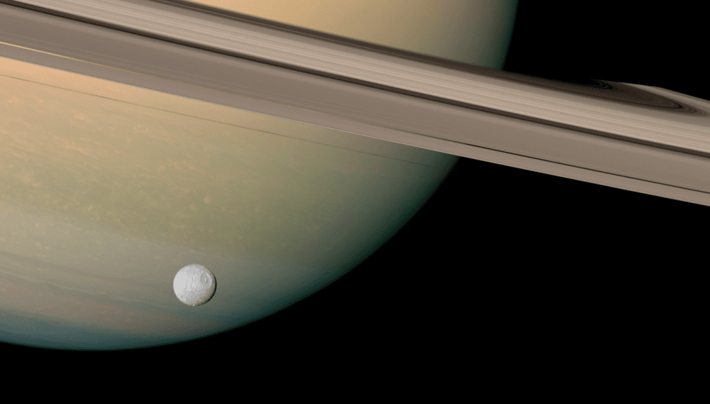 Cassini: le immagini di Saturno in un bellissimo video