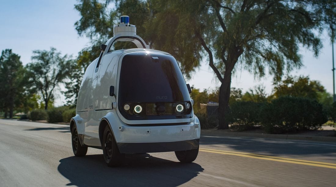 Guida autonoma: anche i robot hanno l'obbligo di usare gli specchietti retrovisori