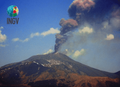 Etna: le immagini e il video dell’eruzione di ieri