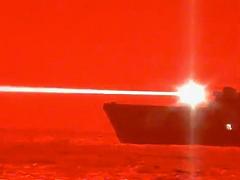 Il cannone laser anti-drone della USS Portland in azione (video)