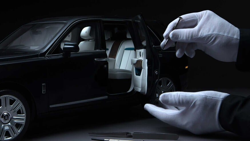 1/8 Amalgam Rolls Royce Cullinan Opening part working Light full detail in Stock 1/8 Amalgam Rolls Royce Cullinan Opening part working Light full detail in Stock