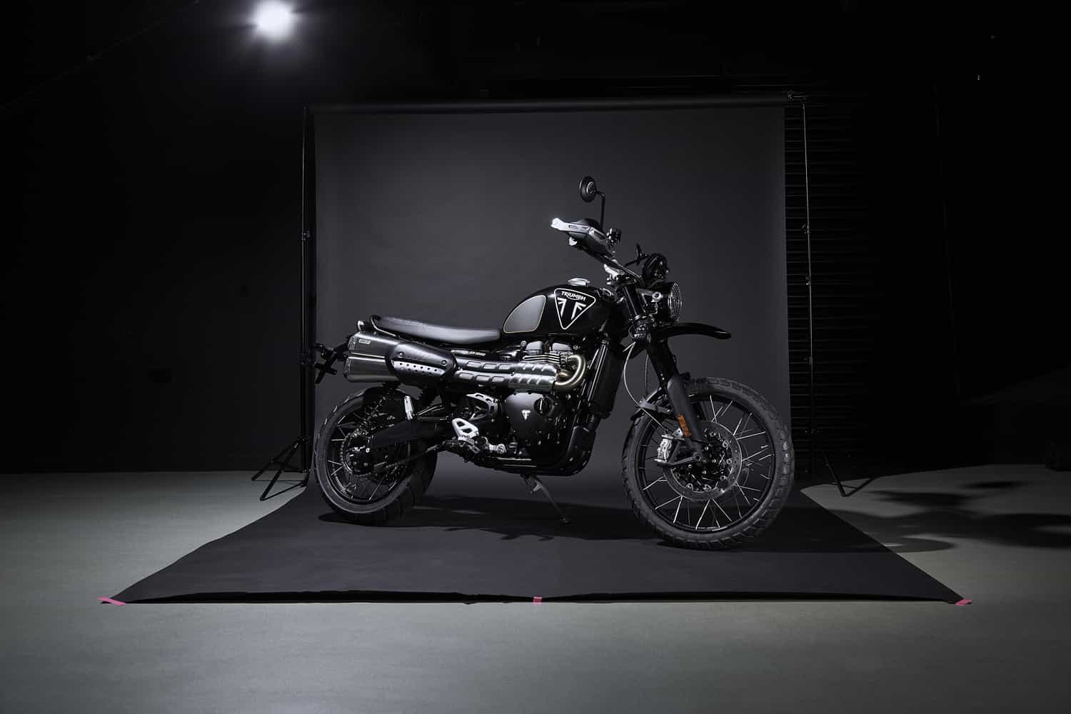 Triumph Scrambler 1200 Bond Edition, una due ruote per i fan di 007
