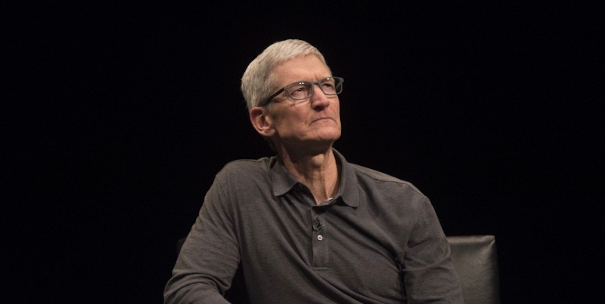 Apple taglia del 40% lo stipendio di Tim Cook, la crisi non risparmia neppure i CEO