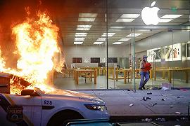 Apple Store svuotati e il messaggio sugli iPhone rubati: “sei stato tracciato”