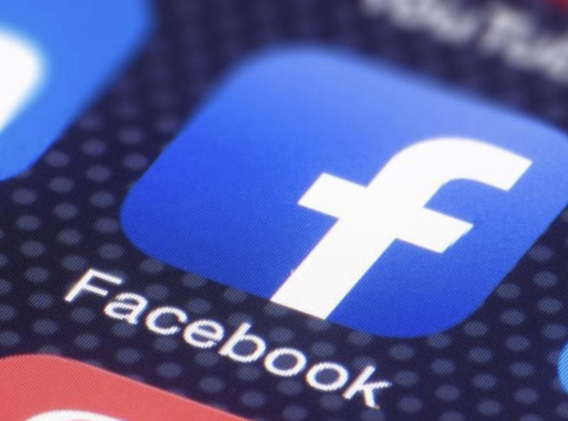 Facebook pone il veto sulle pubblicità contro gli immigrati: “no alle divisioni razziali”