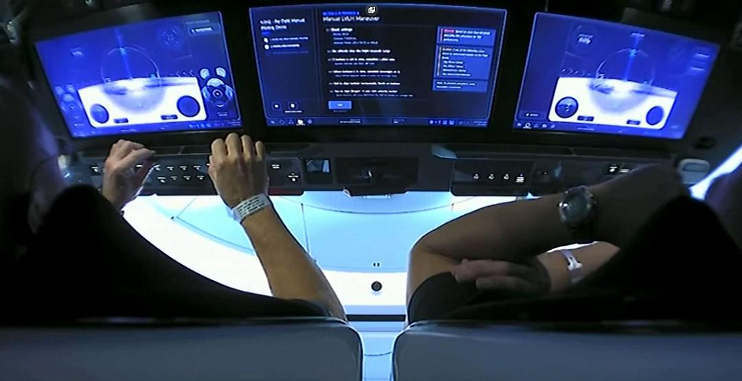 SpaceX, il video dei comandi touch a bordo della Crew Dragon