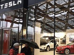 Tesla punta sull’Italia: apre il primo Tesla Center di Roma, ma è solo l’inizio