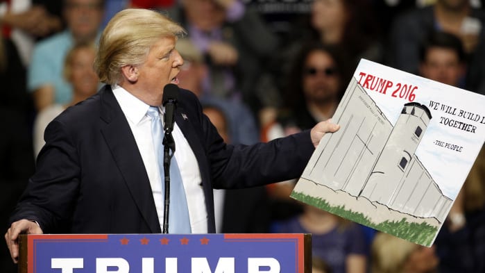 Bannare Donald Trump da Twitter e Facebook non è servito a granché
