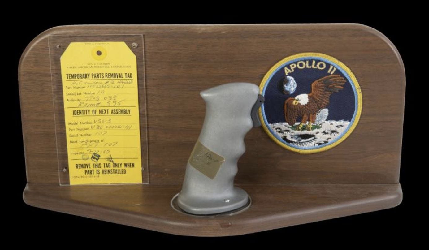 Apollo 11, i joystick usati per pilotare il Columbia sono stati venduti per 780.000$