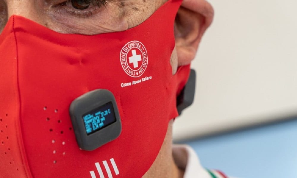 Mascherine, dalla Croce Rossa la soluzione che controlla distanza e temperatura