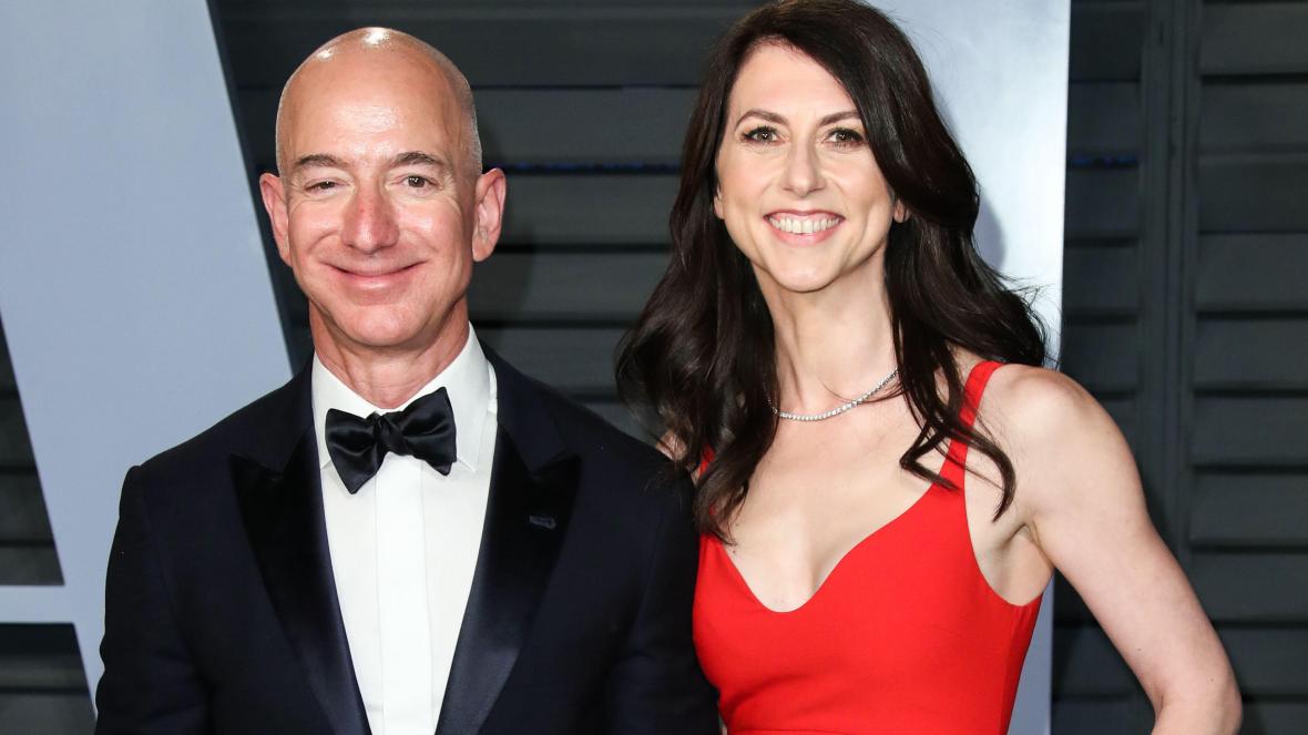 MacKenzie  Scott: l’ex first lady dell’impero Amazon ha donato 1,7 mld in beneficenza