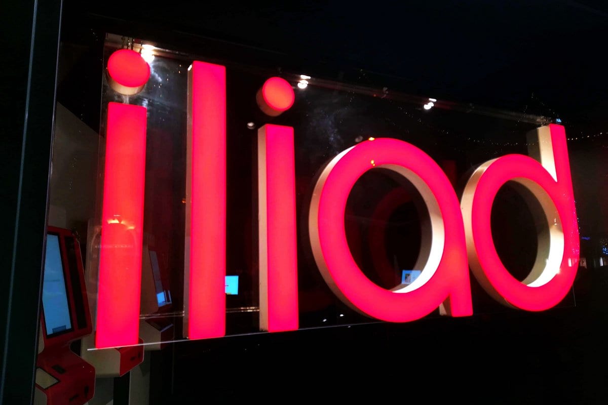 Iliad offre anche la fibra ottica: i francesi ricevono l’OK, saranno operatori di rete fissa in Italia
