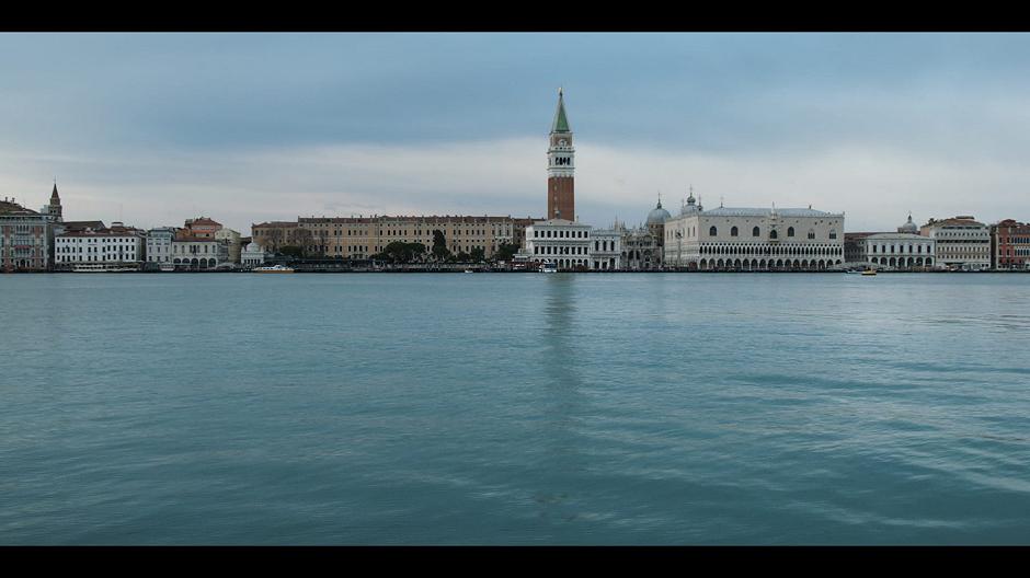 Molecole, la recensione della malinconica pre-apertura di questa atipica edizione di Venezia 2020