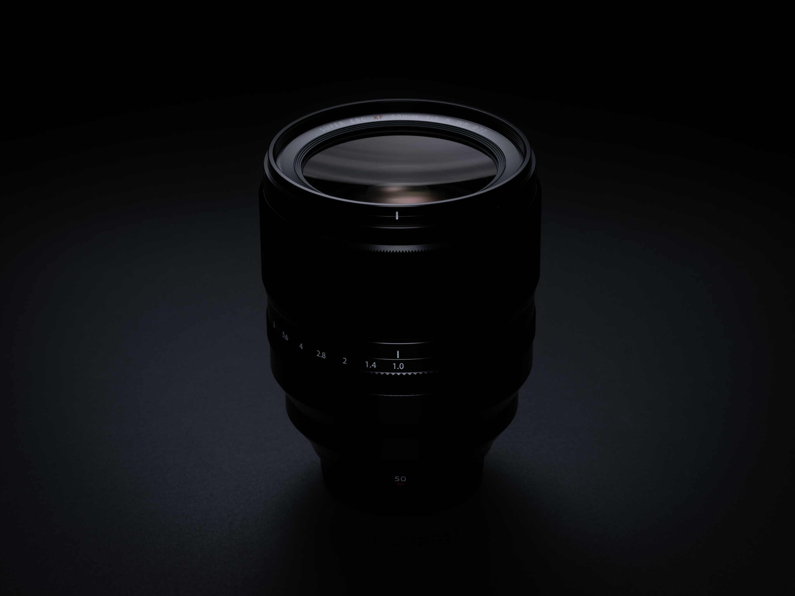 Fujifilm presenta il primo obiettivo autofocus al mondo con apertura F1.0, il Fujinon XF50mm F1.0 R WR