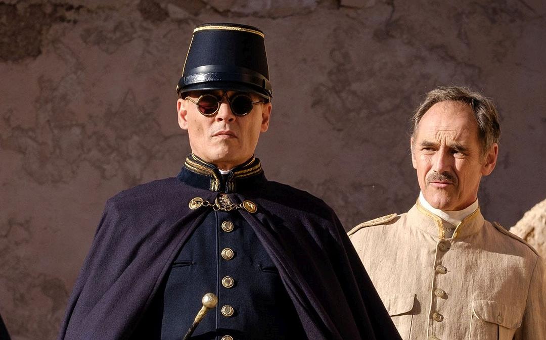 Waiting for the Barbarians, la recensione del film con Johnny Depp