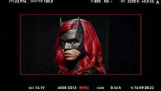 Batwoman: ecco Javicia Leslie con il costume della supereroina