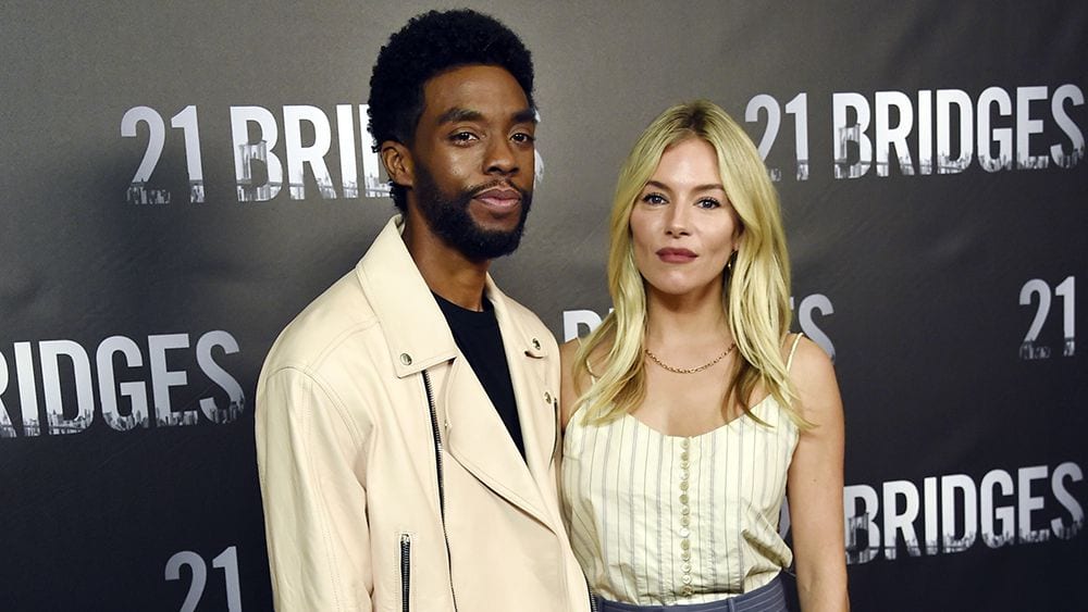 21 Bridges: Chadwick Boseman ha dato parte del suo ingaggio a Sienna Miller