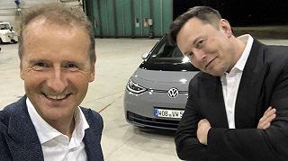 Elon Musk ospite di Herbert Diess: ha provato la Volkswagen ID.3, il video