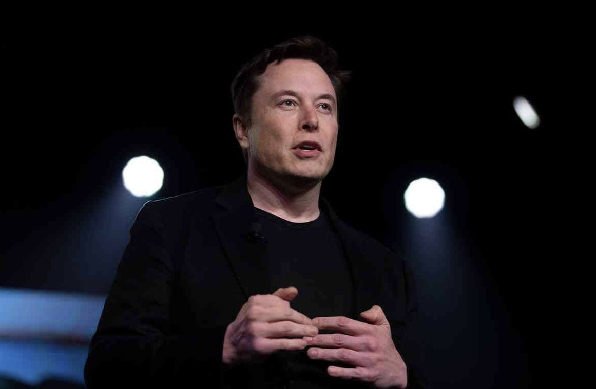 Elon Musk critica Apple schierandosi con Epic Games