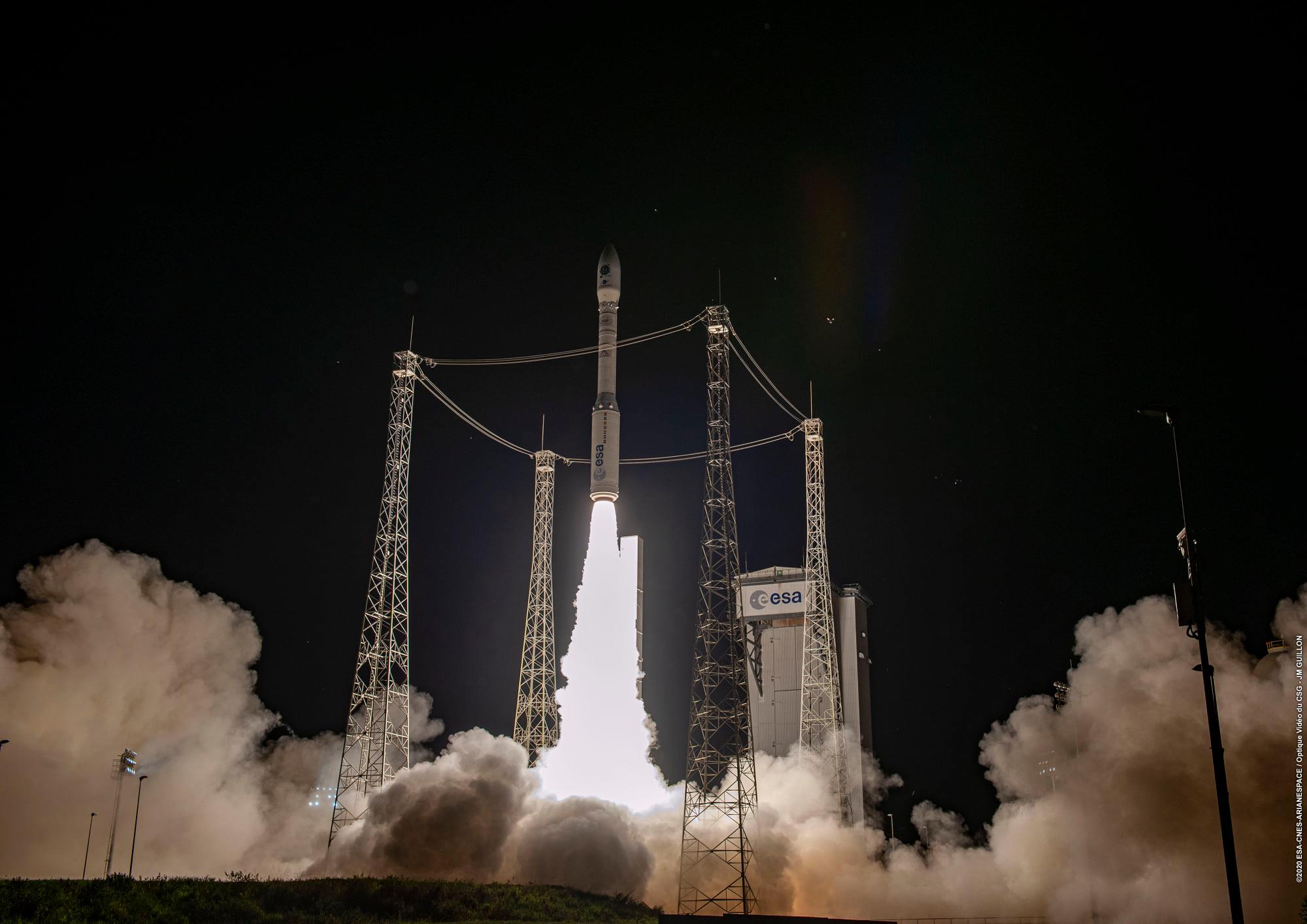 Razzo europeo si perde nello spazio appena dopo il lancio
