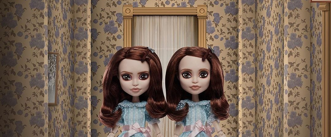 Shining: Mattel mette in vendita le bambole dedicate alle gemelle del film