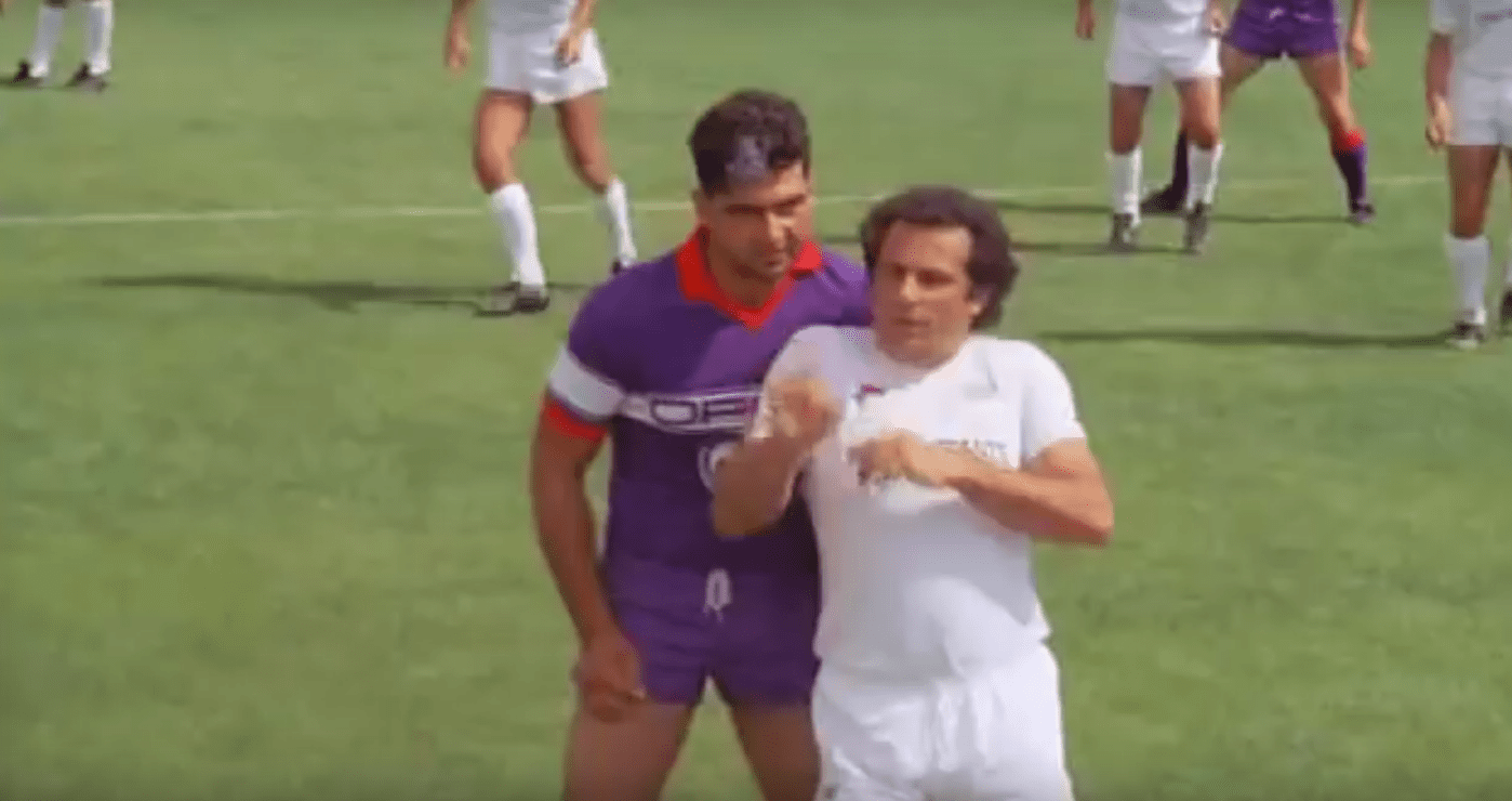 Mezzo Destro Mezzo Sinistro 2 Calciatori Senza Pallone
