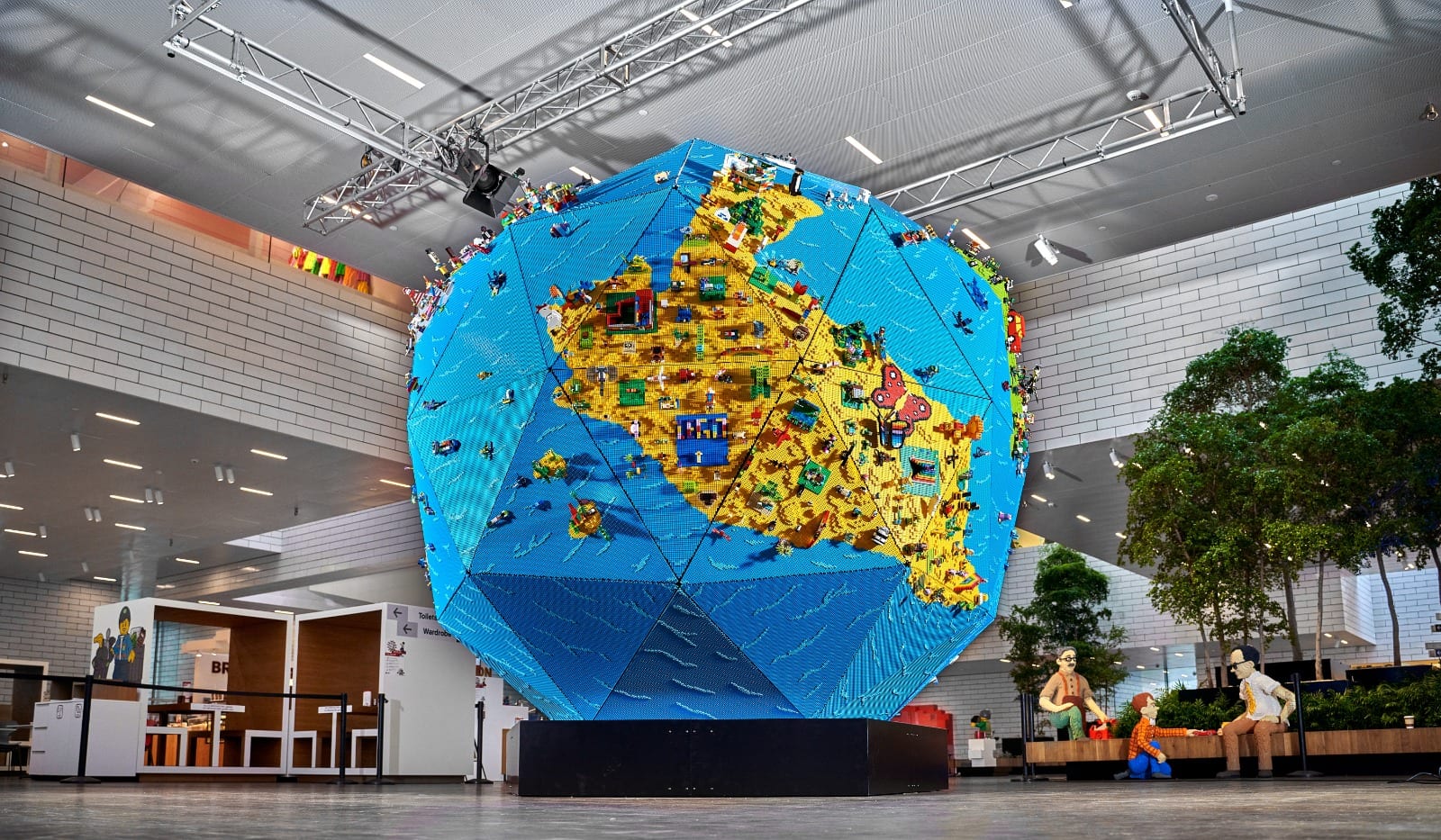 LEGO Rebuild The World: svelato il gigantesco mappamondo con le creazione dei bambini