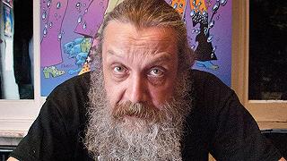 Alan Moore continua a criticare i supereroi: “L’amore infantile per Batman può portare al fascismo”