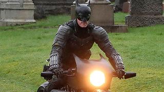 The Batman, un nuovo video dal set mostra la Batmoto