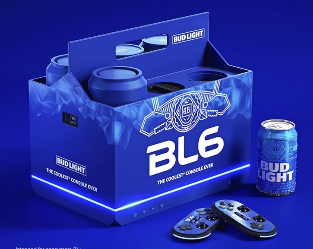 Bud Light ha prodotto una console che, tra le altre cose, può tenere al fresco due lattine di birra
