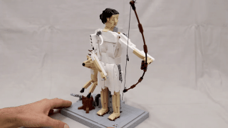 LEGO Archer Artemis, la nuova scultura cinetica di Jason Allemann