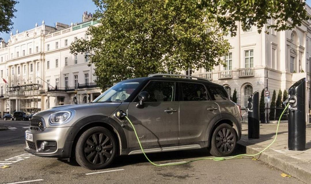 Regno Unito, dal 2030 stop totale alla vendita di auto a benzina e diesel