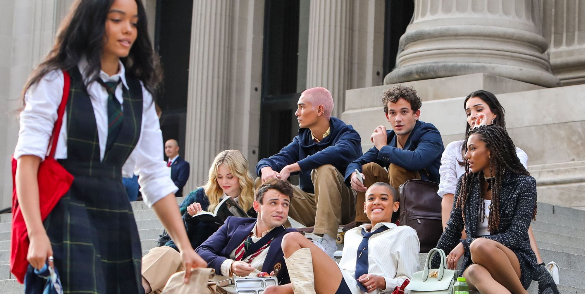 Gossip Girl: ecco il nuovo cast sui gradini iconici del Met Museum