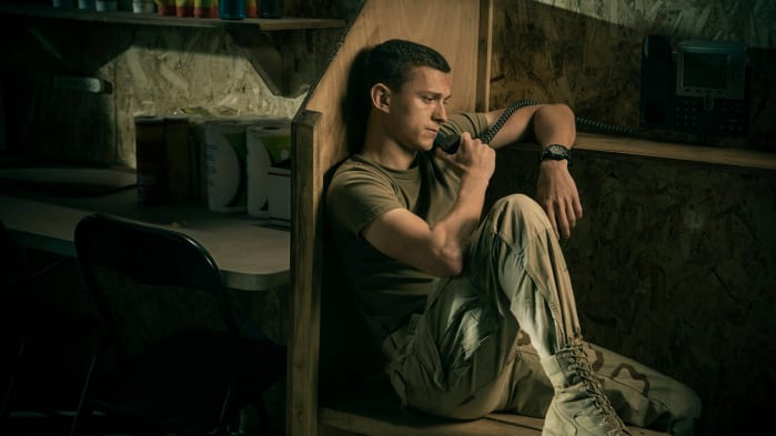 Cherry: il poster del film dei fratelli Russo con Tom Holland