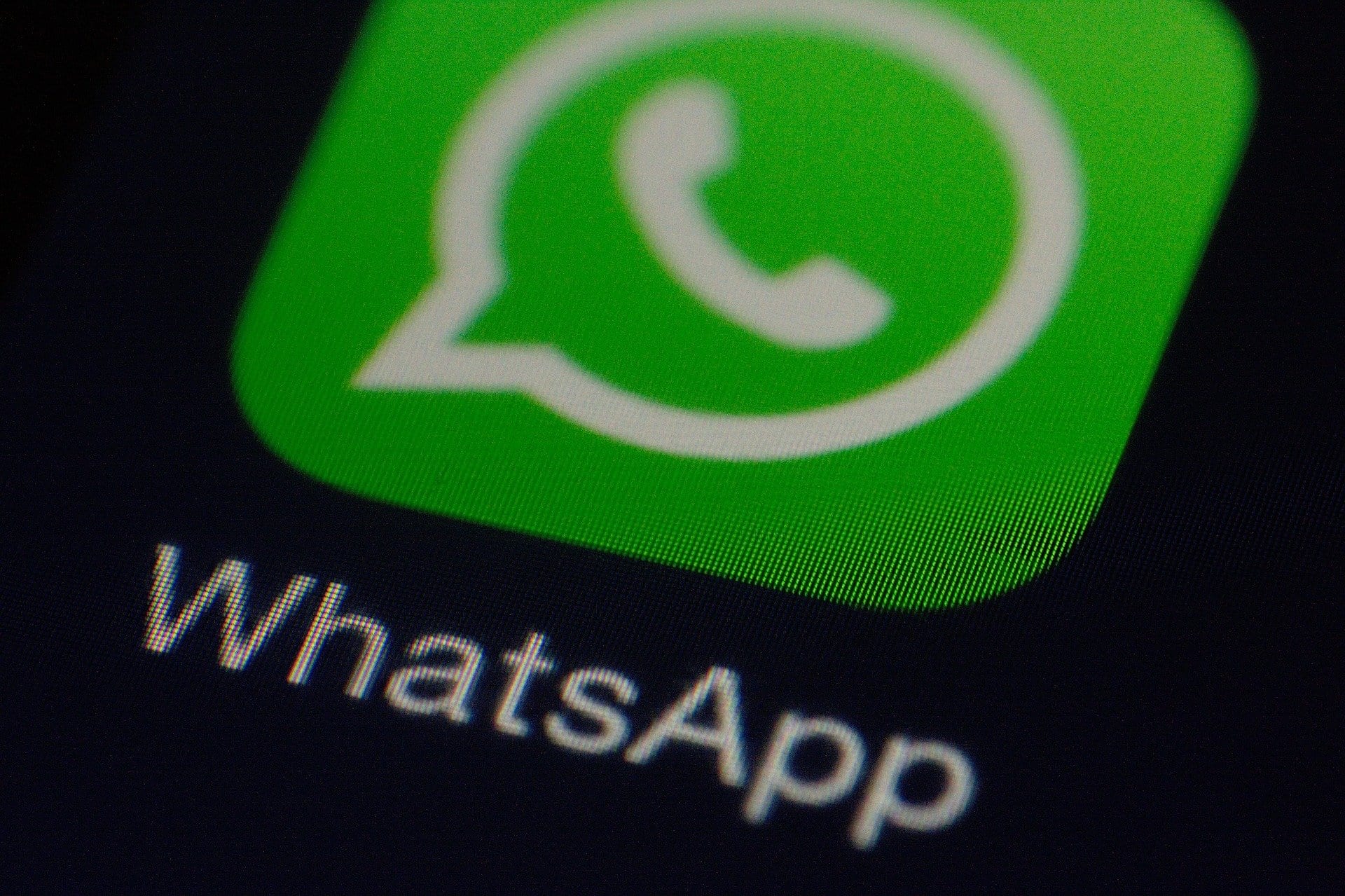 WhatsApp prova a risolvere la gestione dei file ricevuti con un tool