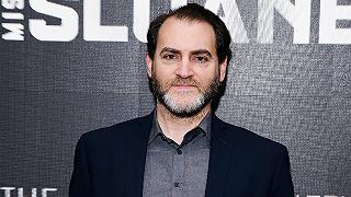 Dopesick: Michael Stuhlbarg con Michael Keaton nella miniserie Hulu