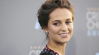 Irma Vep, Alicia Vikander protagonista della serie tv di Olivier Assayas