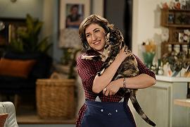 Call me Kat: il trailer della nuova sitcom con Mayim Bialik