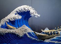 La grande onda di Kanagawa riprodotta in LEGO dall’LCP Jumpei Mitsui