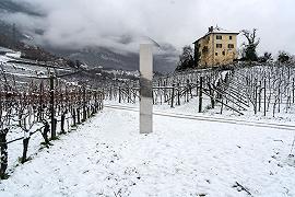 Un nuovo monolite appare tra le montagne del Trentino Alto Adige