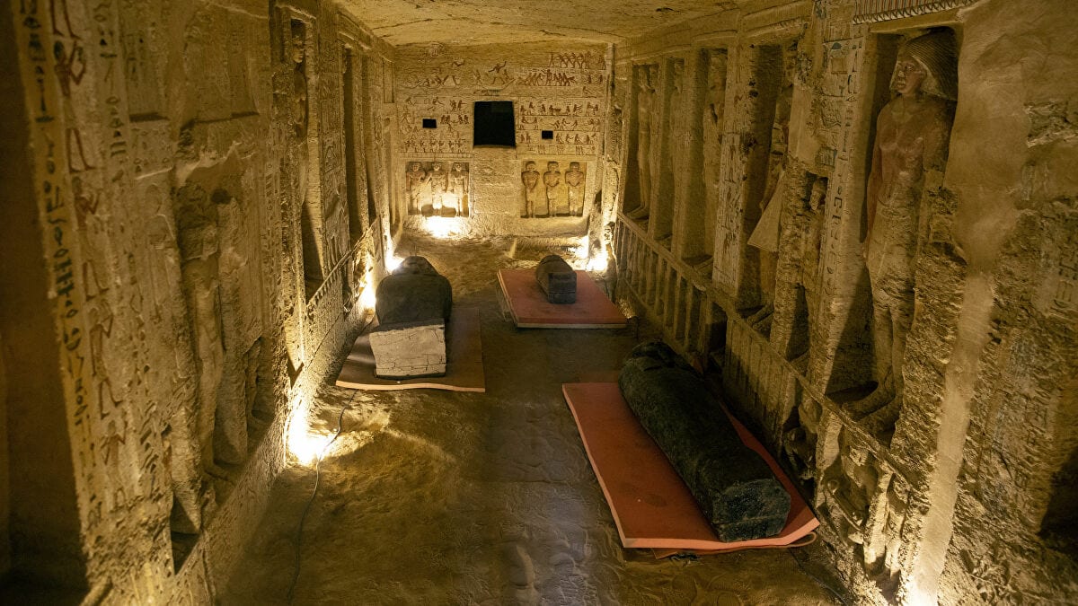 Egitto, gli archeologi hanno trovato un tesoro all’ombra della piramide di Teti